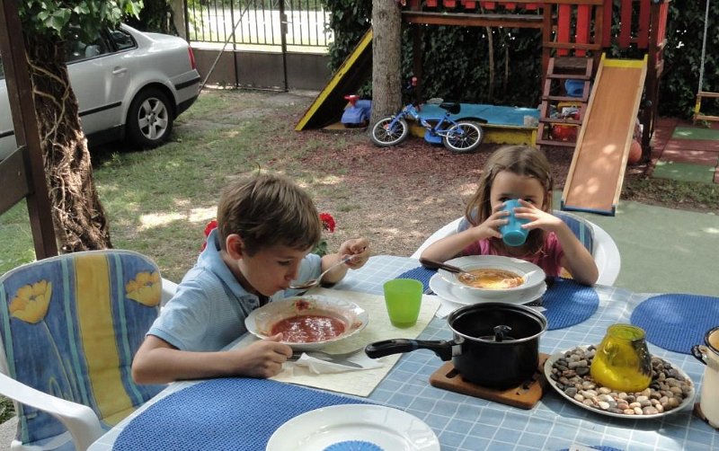 DSC00536 00.JPG - Babcia finom paradicsom levese.